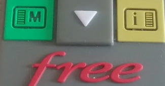 Réparer la télécommande tactile de la Freebox Delta - Plessy