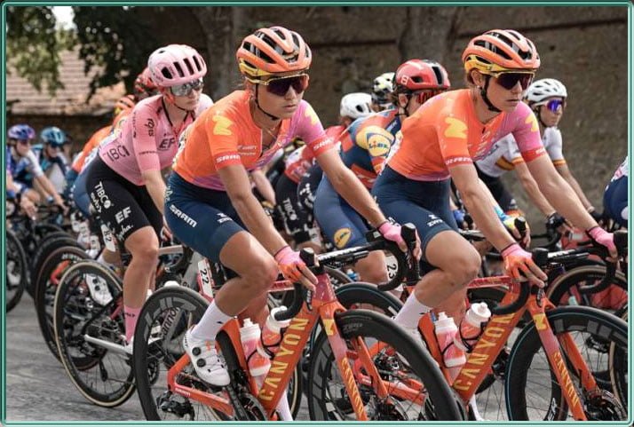 Le peloton du Tour de France Femmes 2023
