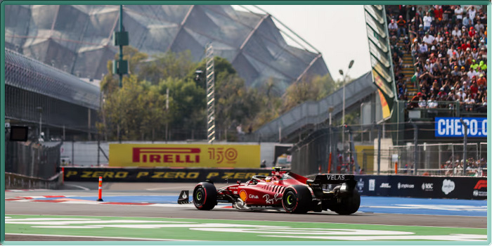 Une Ferrari sur le circuit du Grand Prix du Mexique